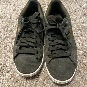 Women’s puma sneakers